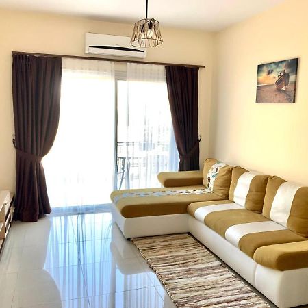 Amazing Two-Bedroom Apartment In Residence Lukomorye D1 With Private Garden Karavas  Eksteriør bilde