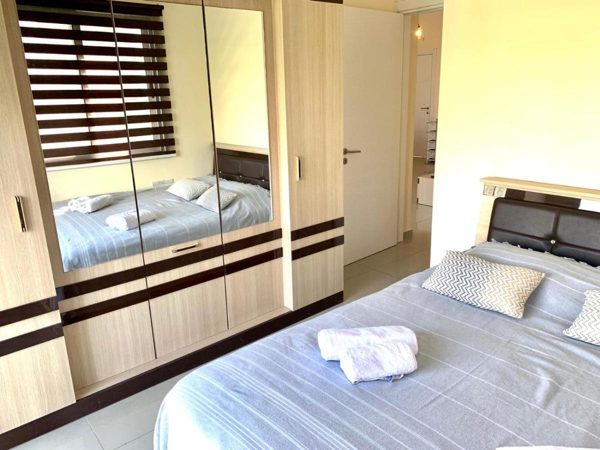 Amazing Two-Bedroom Apartment In Residence Lukomorye D1 With Private Garden Karavas  Eksteriør bilde