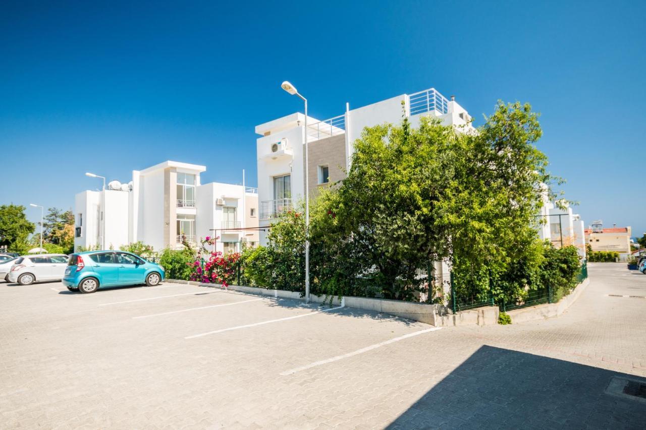 Amazing Two-Bedroom Apartment In Residence Lukomorye D1 With Private Garden Karavas  Eksteriør bilde