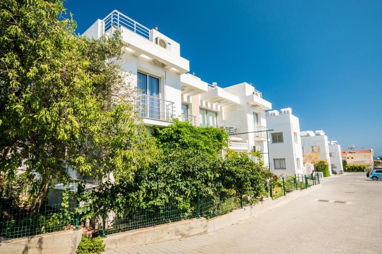 Amazing Two-Bedroom Apartment In Residence Lukomorye D1 With Private Garden Karavas  Eksteriør bilde